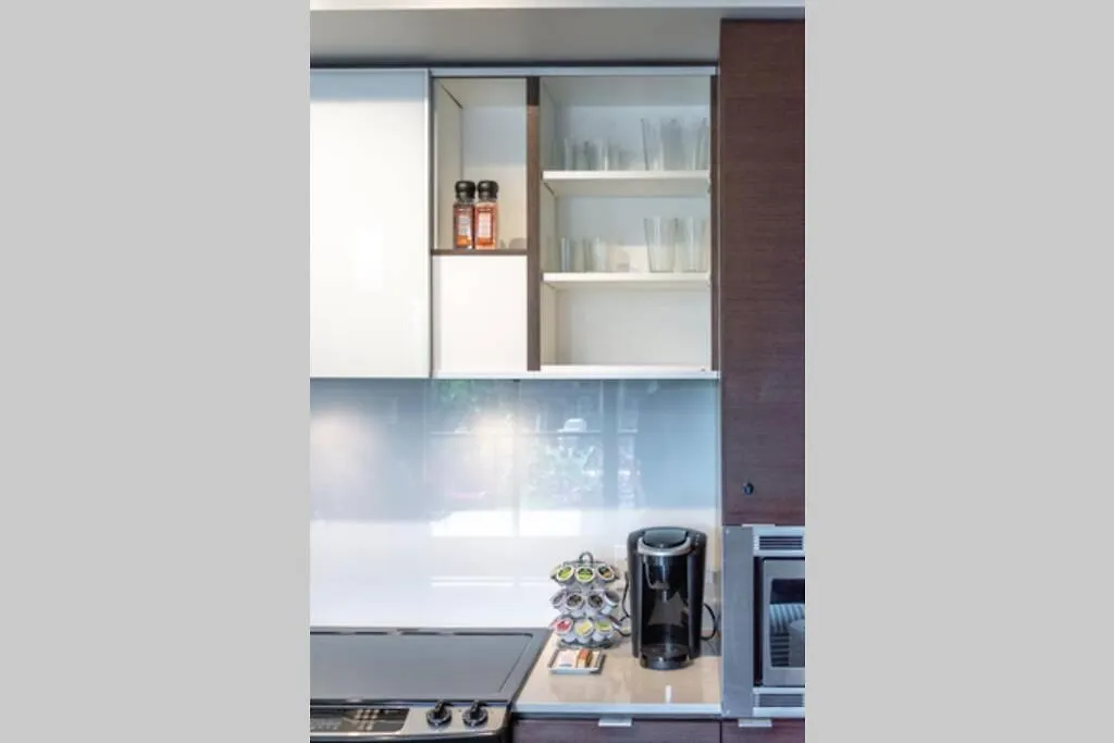 Clean 3Rd Floor Executive 1 Bedroom Apt In Old Town China Town Victoria